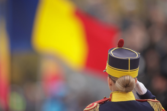 Imagini spectaculoase - 3.000 militari, inclusiv străini, pe sub Arcul de Triumf FOTO&VIDEO