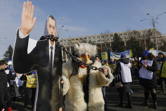 Mii de profesori contestă măsurile de austeritate în fața Guvernului VIDEO&FOTO