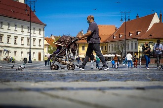 Cea mai mare problemă a României: Populația a ajuns la nivelul anilor '70. De la influența limitată a Decretului comunist anti-avort până la ruperea prin migrație. Viitorul e sumbru în toate rapoartele GRAFICE