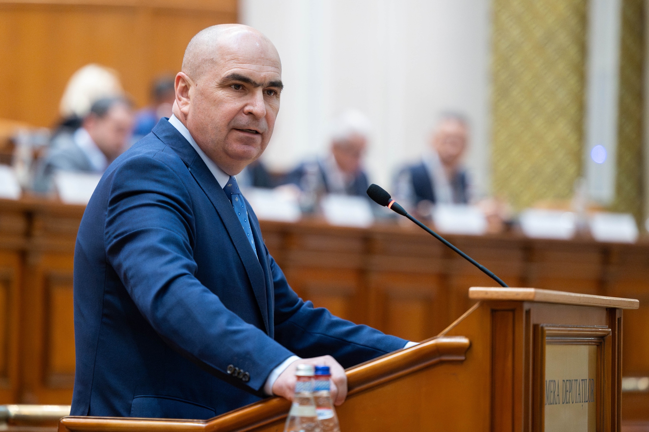 Tradiție de sărbători, oprită de Bolojan. Nu veți mai avea zile-punte în vacanța de început de an