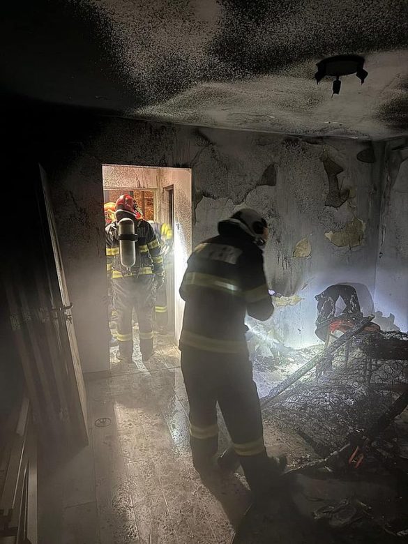 Explozie urmată de incendiu într-un bloc din Onești FOTO