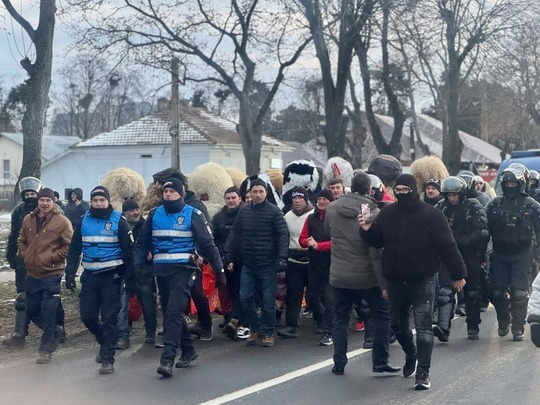 Tradiție oprită de jandarmi cu gaze lacrimogene și amenzi FOTO