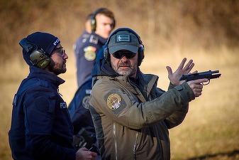 Numărul armelor de foc deținute ilegal de români a crescut anul trecut - rezultate ale controalelor polițiștilor în toată țara 