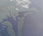 FOTO Poluare pe Dunăre, în zona Giurgiu, după scufundarea unui împingător