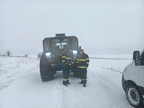 Cod de viscol - Intervenții IGSU în 7 județe și în București - 46 de mașini și 75 persoane, blocate / Ambulanțe blocate în zăpadă / Peste 1.200 de consumatori din 5 județe, fără energie electrică / 2 sectoare de drum național, închise