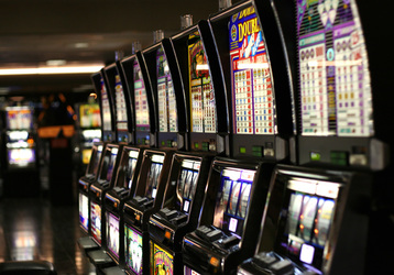 Sălile de jocuri de noroc, interzise la parterul blocurilor din Târgoviște VIDEO