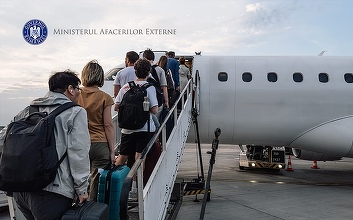 Un zbor charter repatriază 183 de cetățeni români din Qatar, după transfer cu autocarul în Arabia Saudită