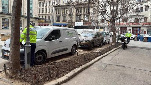 FOTO Ciucu a venit cu amenzi în centrul Bucureștiului: Spălați-vă vitrinele și firmele luminoase!