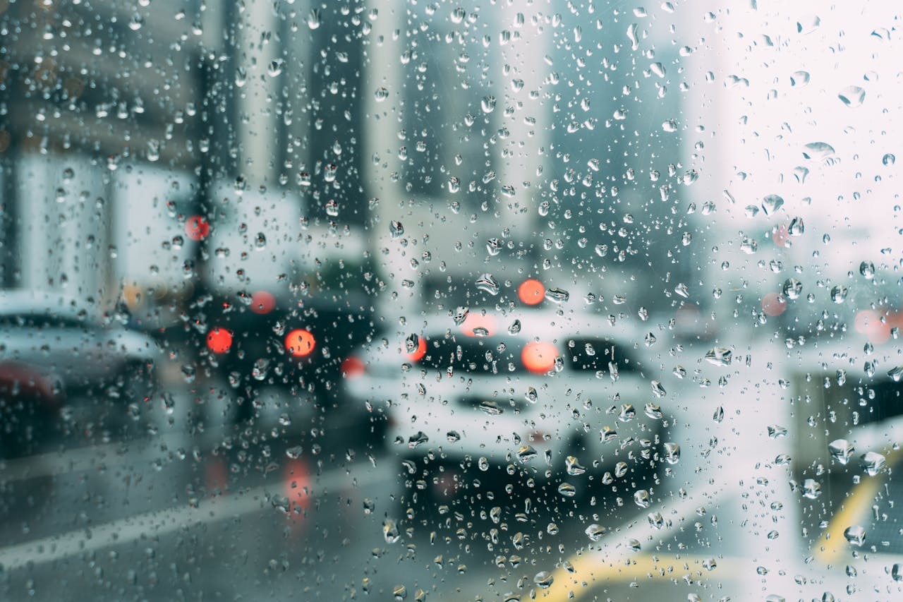 ANUNȚ meteo - Intensificări ale vântului și ploi în toată țara. La munte va ninge