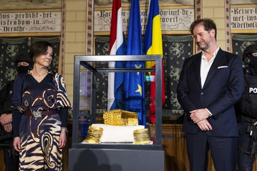 FOTO Imagini cu coiful de la Coțofenești și brățările de aur recuperate de România