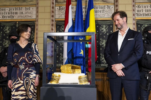 FOTO Imagini cu coiful de la Coțofenești și brățările de aur recuperate de România