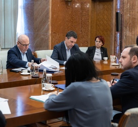 EXCLUSIV Despăgubirile mari cerute României pentru vaccin anti-COVID: Pfizer, dispusă să renunțe la penalități și să ofere medicamente în schimbul sumei datorate. Au avut loc deja discuții informale - surse  