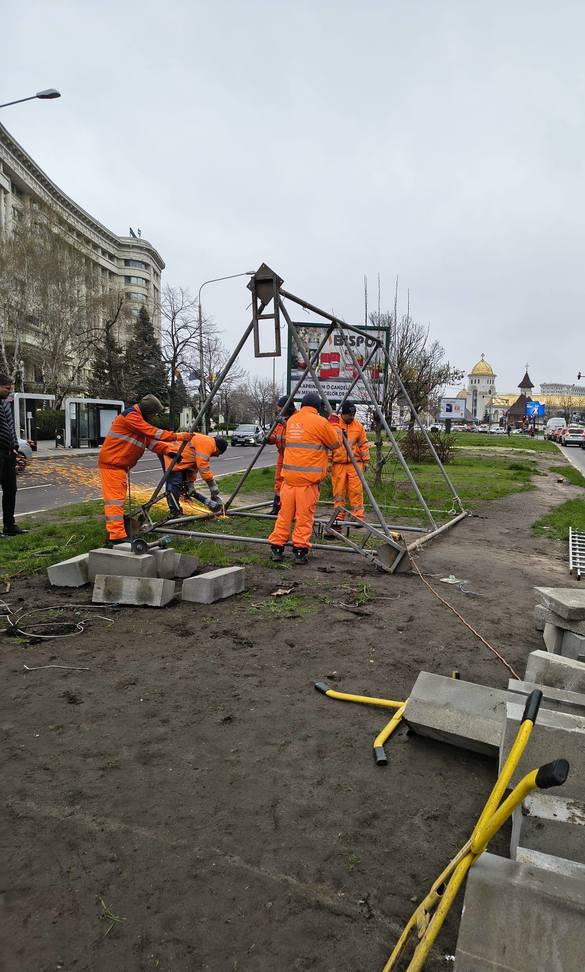 FOTO Reclame date jos în București. 
