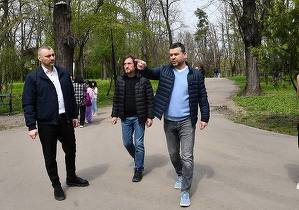 FOTO Ciucu schimbă Parcul Herăstrău: Are astăzi o cacofonie ridicolă de mobilier urban și cașcarabetele de pe lume 