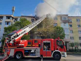 VIDEO Incendiu puternic într-un apartament din Craiova