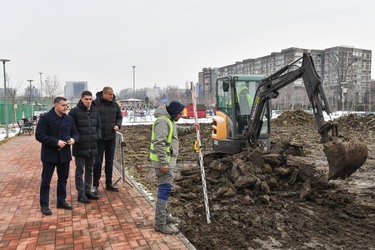 FOTO Parc nou în București, dar cu probleme care îl fac neatractiv pentru populație. Autoritățile intervin cu o reconfigurare  în Parcul Timișoara nr. 10