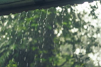 METEO Prognoză schimbată radical pentru minivacanța de 1 Mai. Temperaturile scad puternic, ploi în sud-estul țării