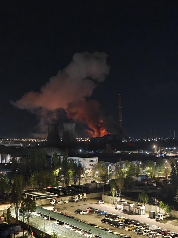 VIDEO Mii de blocuri din București, probleme cu apa caldă după explozia de la CET Vest. Ce a cauzat incendiul