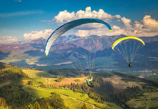 VIDEO O parapantistă  a fost lovită de un avion de mici dimensiuni în Austria