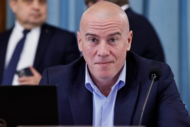 ULTIMA ORĂ DOCUMENT Ministrul Culturii și-a dat singur transfer la Oficiul Român pentru Drepturile de Autor, după ce a demisionat. UPDATE Ministerul neagă: Nu a trimis nicio cerere către nicio instituție subordonată