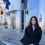 FOTO Fostă olimpică la Geografie a învins ministerul. Astăzi studentă la Drept, fără avocat, a obținut în instanță obligarea Ministerului Educației să-i achite contravaloarea bursei de merit olimpic internațional