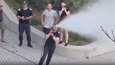 VIDEO Pompierii au ieșit să răcorească lumea în parcuri, la Oradea