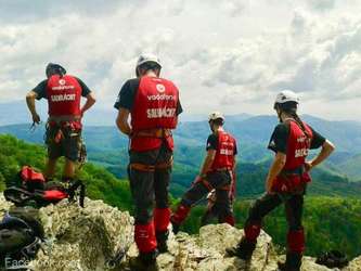 FOTO Salvamontiștii intervin la Bâlea Lac, în urma unei avarii la telecabină. Situația nu este gravă, susțin oficialii Salvamont, iar persoanele implicate sunt în siguranță