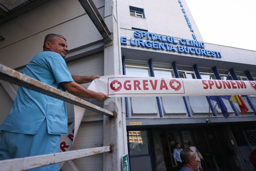 FOTO Grevă de avertisment în spitale. Sindicaliștii amenință cu greva generală