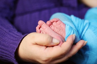 Bolojan dă drumul la angajarea a 22 de asistenți medicali la Spitalul pentru Copii ”M.S.Curie”, care se confruntă cu lipsa de personal pentru bebeluși