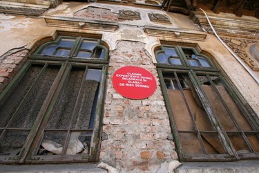 Dispută în bloc cu risc seismic. Unii proprietari blochează două proiecte. Motivele invocate