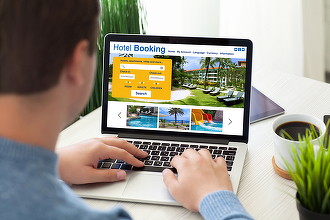Fraudă pe Booking. Metoda prin care turiștii rămân fără bani 