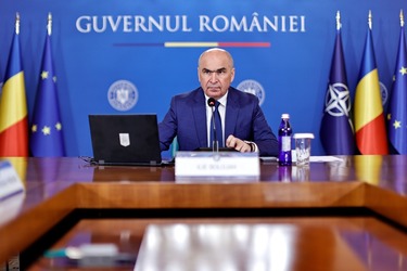 Bolojan anunță: Din cele 12 miliarde lei la legea salarizării, 3 miliarde sunt pentru compensarea salariilor peste noile grile și care rămân înghețate. Alte 3 miliarde sunt alocate profesorilor, față de 8 cât li s-a promis în legea din 2023