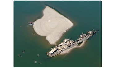 FOTO Dezastrul de pe Dunăre se vede din satelit. Bancurile de nisip de la Calafat și oameni care înoată lângă epave germane din Al doilea Război Mondial