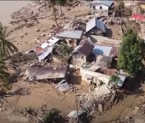 VIDEO Cel mai populat oraș din lume se scufundă. Este poluată, iar locuitorii trăiesc în condiții supraaglomerate. Aproape 40% din Jakarta se află deja sub nivelul mării