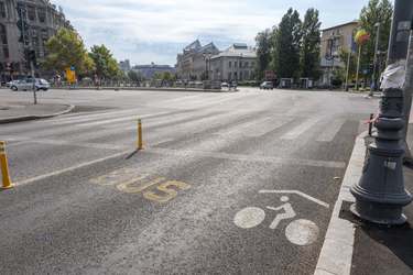 FOTO Traseu comun pentru biciclete și transport public, pe un mare bulevard al Bucureștiului