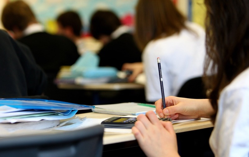 Situație gravă în educație. România a trecut pragul de 50% analfabetism la matematică. Scor slab și la lectură și științe