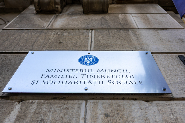 DECIZIE BLOCAJ. Platforma pentru angajarea muncitorilor străini, blocată după ce instanța a suspendat lista meseriilor deficitare