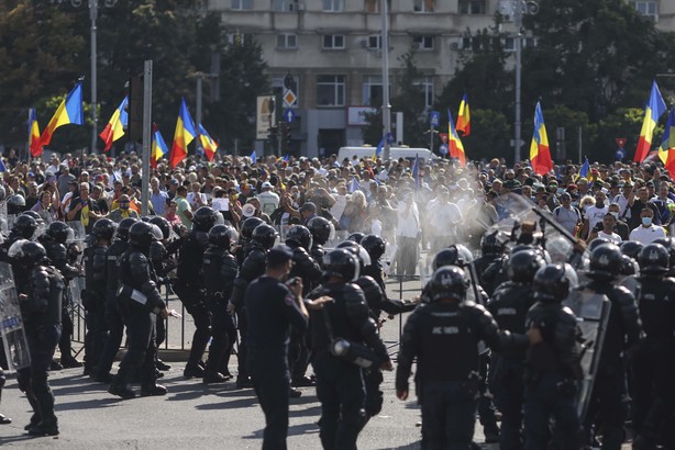 Zeci de percheziții în legătură cu incidentele violente care au avut loc în zona Pieței Victoriei din Capitală la protestul ciobanilor