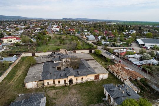 FOTO Ciolacu vrea să restaureze o închisoare