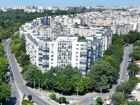 PREMIERĂ Patrulă de noapte într-un sector al Bucureștiului. „Monitorizare stradală” cu un caracter permanent. Primăria lui Băluță angajează oameni. „Nu e ușor să găsim!”