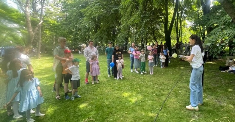 ASFANU: Statul tratează gemenii drept copii „la jumătate de preț”. Familiile pierd peste 56.000 de lei