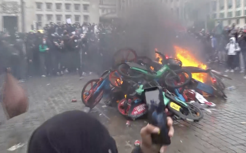 VIDEO Violențe la Bruxelles, Poliția a folosit gaze lacrimogene 140 curse aeriene anulate Zeci de mii de persoane protestează împotriva creșterii TVA și schimbarea indexării salariilor