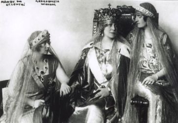 Inima Reginei Maria și caseta sa de argint, evaluată la 110.000 lei, vor fi transferate definitiv la Peleș