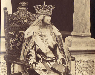 Guvernul a aprobat transferul la Peleș al casetei de argint cu inima Reginei Maria