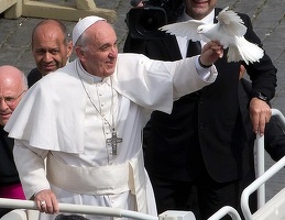 VIDEO Papa Francisc a folosit în Armenia un autoturism Renault Logan