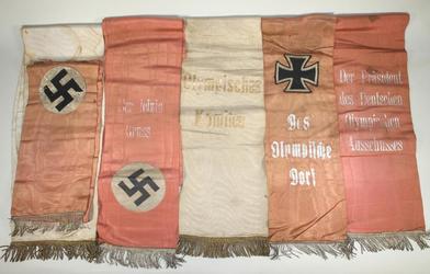 FOTO Bannere naziste de la Olimpiada din 1936, ale unui fost antrenor român de box, scoase la licitație