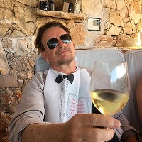 Bono investește într-un start-up care produce teste de depistare a cancerului