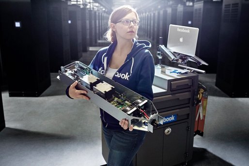 FOTO Zuckerberg a publicat fotografii din primul centru de date deschis în afara SUA, lângă Cercul Arctic, în 2013