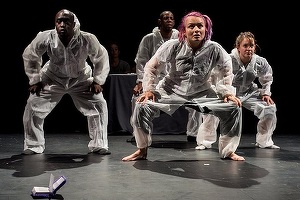 VIDEO&FOTO Trupa britanică Blink Dance Theatre vine în premieră în România, pentru teatru și dans în București și Cluj-Napoca, cu bilete gratuite. Un spectacol în București - sold-out