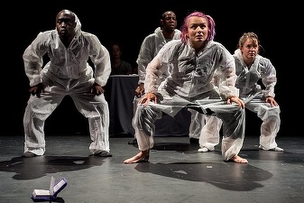 VIDEO&FOTO Trupa britanică Blink Dance Theatre vine în premieră în România, pentru teatru și dans în București și Cluj-Napoca, cu bilete gratuite. Un spectacol în București - sold-out